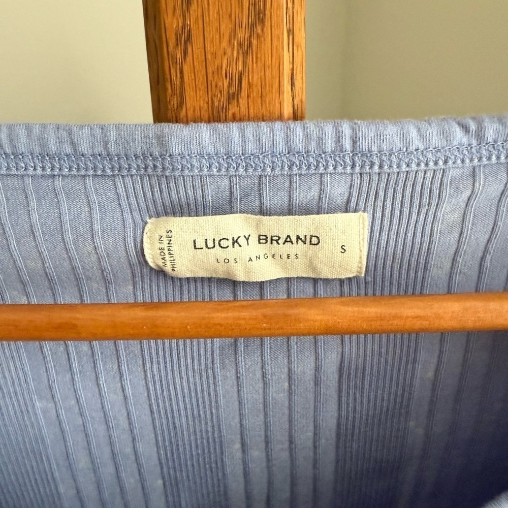 Lucky Brand Small Lace up V Neck Cropped Long Sleeve Floral Tee - Picture 4 of 7